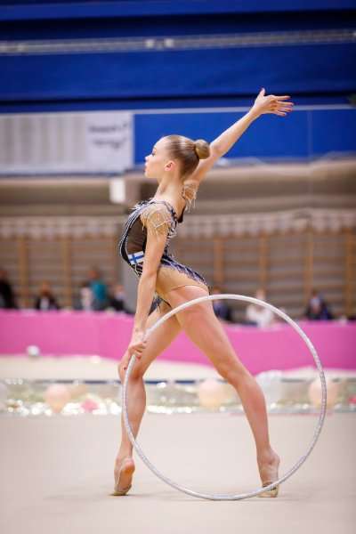 The picture shows the rhythmic gymnast Emmi Piiroinen.
