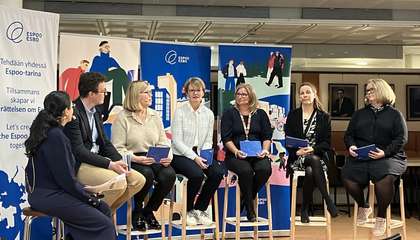 7 ihmistä paneelikeskustelussa.