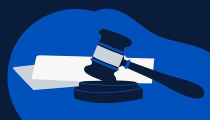 Päätöksentekonuija ja papereita.