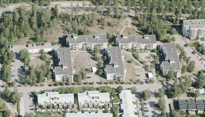 På bilden de nuvarande bostadshöghusen längs gatan Backliden. 